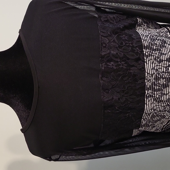 Laura long sheer sleeves - Picture 6 of 10